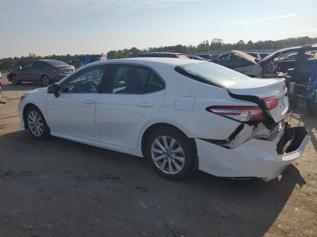 4T1B11HK3JU132452 - 2018 TOYOTA CAMRY L თეთრი ფოტო 2