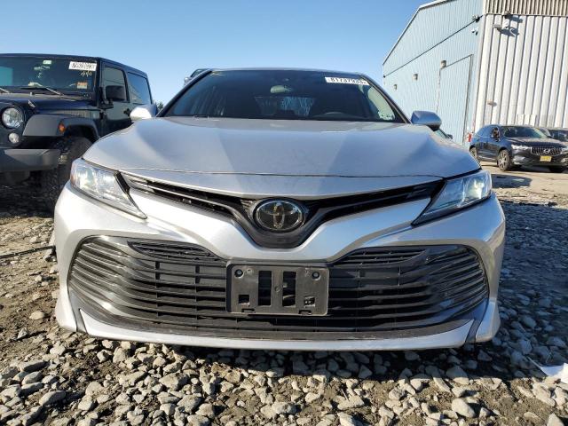 4T1C11AK5LU868679 - 2020 TOYOTA CAMRY LE SILVER photo 5