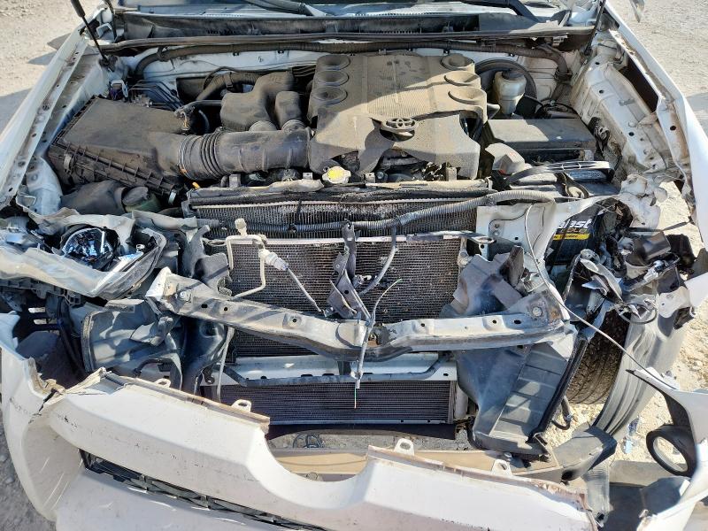 JTEZU5JR2G5118209 - 2016 TOYOTA 4RUNNER SR5 WHITE photo 12