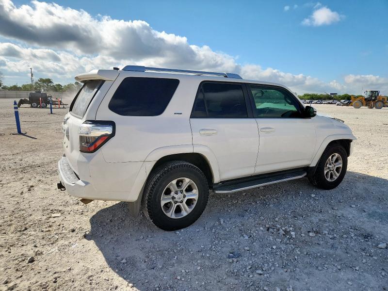 JTEZU5JR2G5118209 - 2016 TOYOTA 4RUNNER SR5 WHITE photo 3