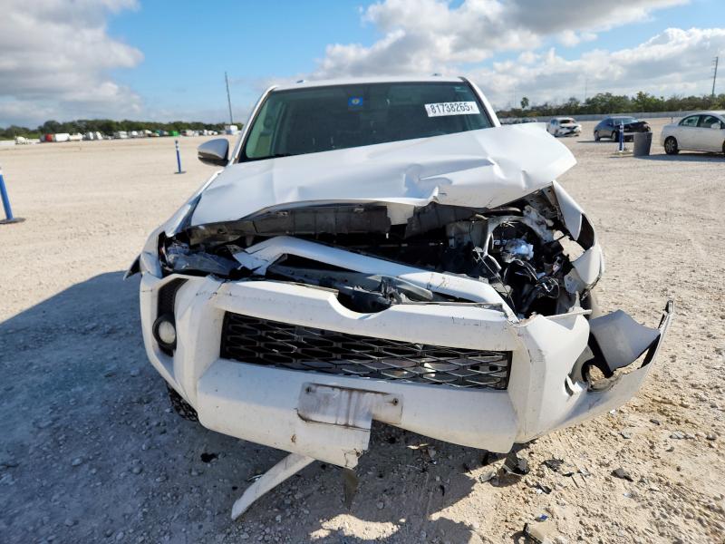 JTEZU5JR2G5118209 - 2016 TOYOTA 4RUNNER SR5 WHITE photo 5