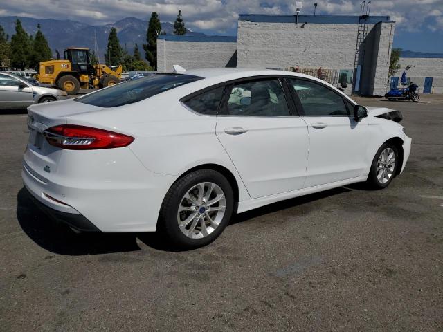 3FA6P0HD3KR271494 - 2019 FORD FUSION SE Weiß Foto 3