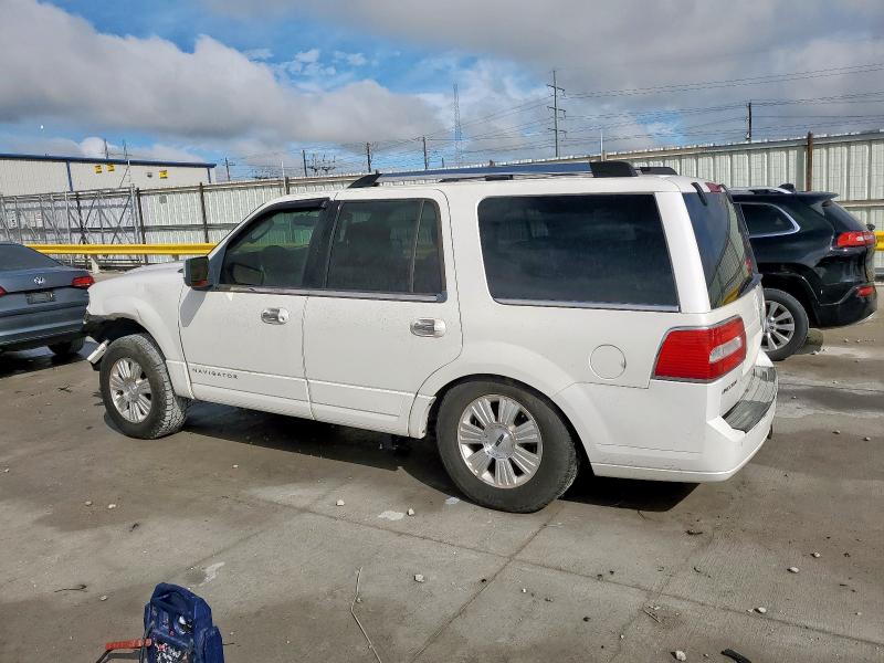 5LMJJ2H52BEJ01570 - 2011 LINCOLN NAVIGATOR WHITE photo 2