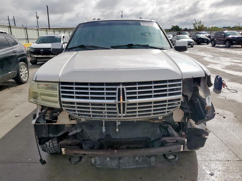 5LMJJ2H52BEJ01570 - 2011 LINCOLN NAVIGATOR WHITE photo 5