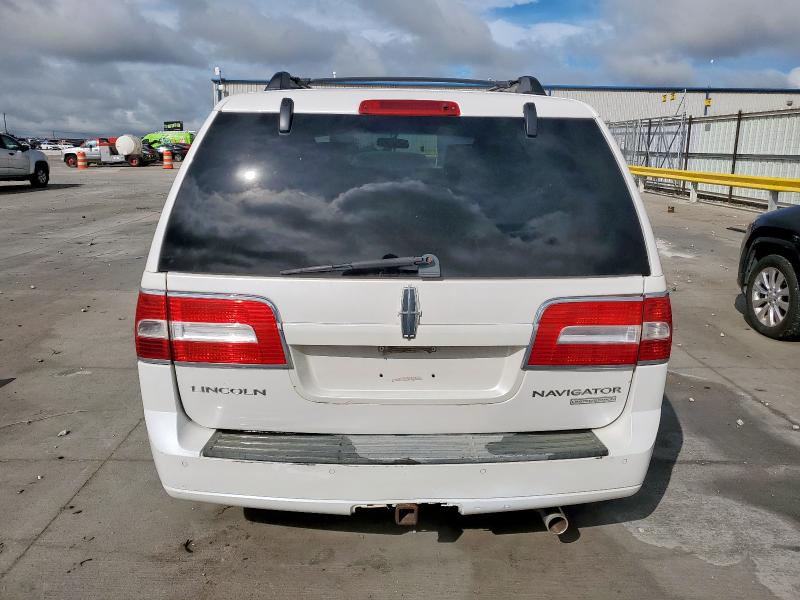 5LMJJ2H52BEJ01570 - 2011 LINCOLN NAVIGATOR WHITE photo 6