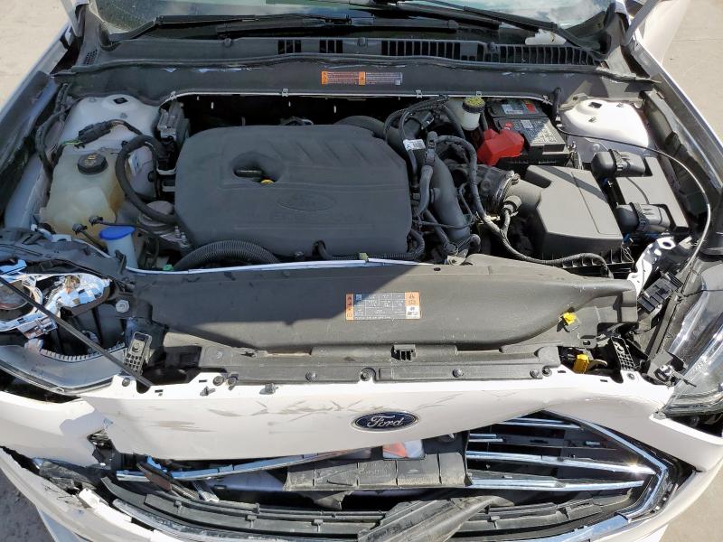 3FA6P0HD8JR180395 - 2018 FORD FUSION SE WHITE photo 11