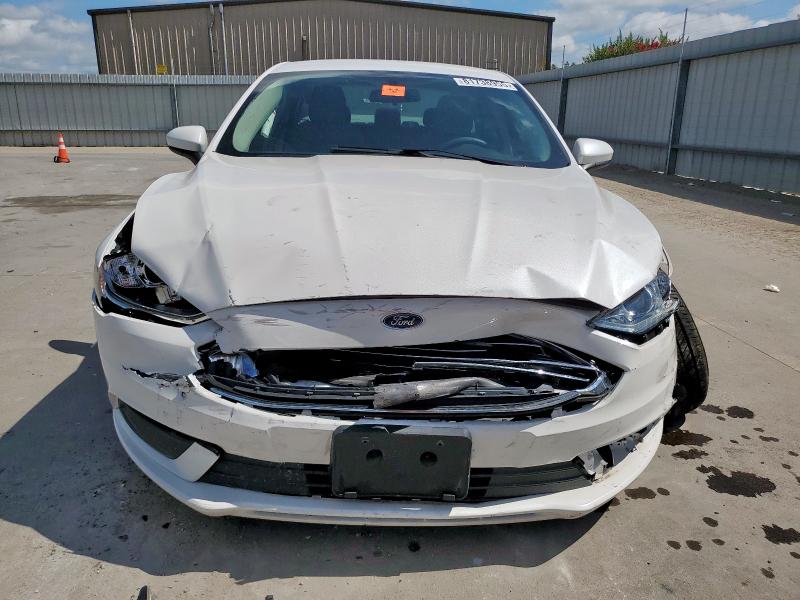 3FA6P0HD8JR180395 - 2018 FORD FUSION SE WHITE photo 5