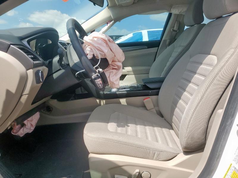 3FA6P0HD8JR180395 - 2018 FORD FUSION SE WHITE photo 7