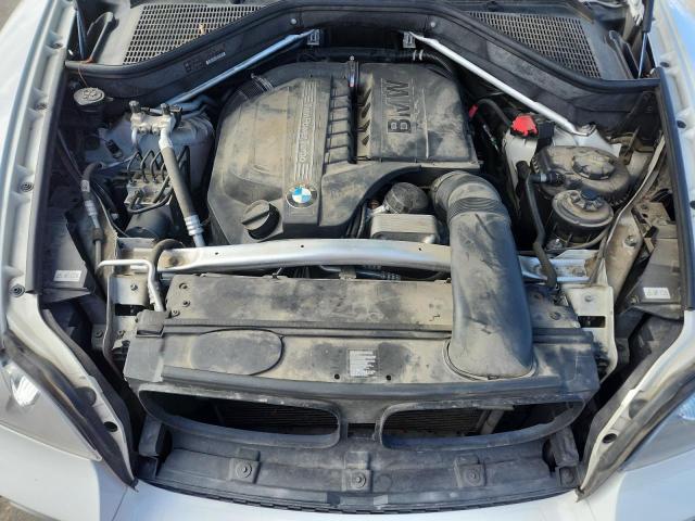 5UXZV4C58D0B11183 - 2013 BMW X5 XDRIVE35I WHITE photo 12