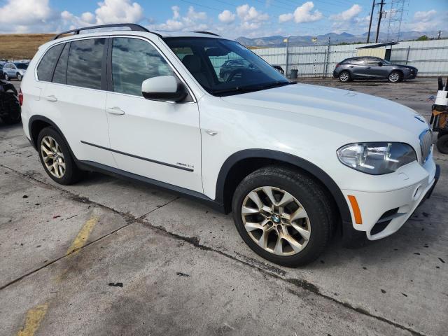 5UXZV4C58D0B11183 - 2013 BMW X5 XDRIVE35I WHITE photo 4