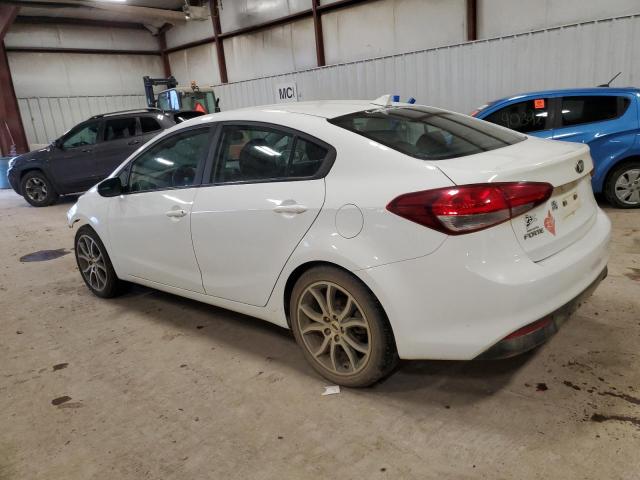 3KPFK4A76JE218783 - 2018 KIA FORTE LX WHITE photo 2