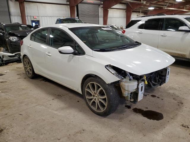 3KPFK4A76JE218783 - 2018 KIA FORTE LX WHITE photo 4