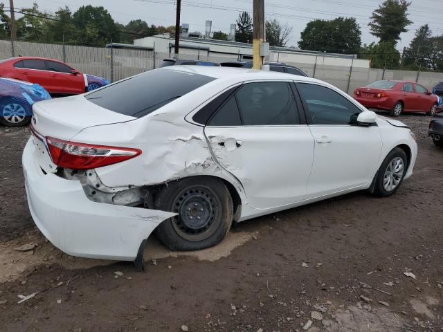4T1BF1FK0FU116043 - 2015 TOYOTA CAMRY LE WHITE photo 3
