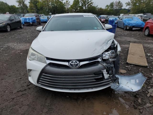 4T1BF1FK0FU116043 - 2015 TOYOTA CAMRY LE WHITE photo 5