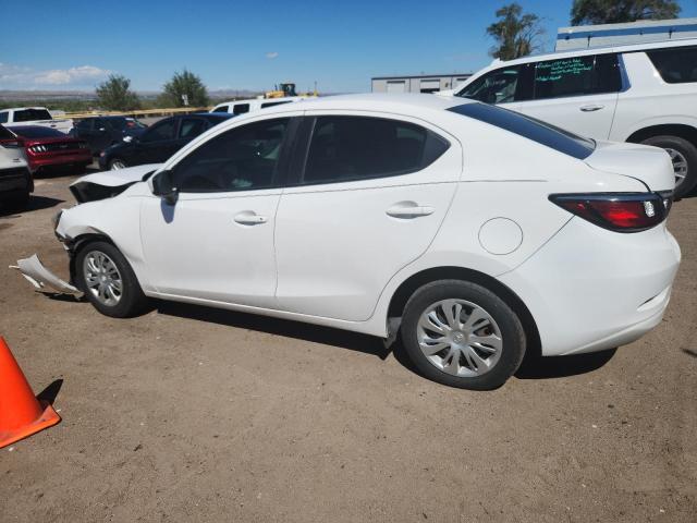 3MYDLBYV0KY522822 - 2019 TOYOTA YARIS L WHITE photo 2