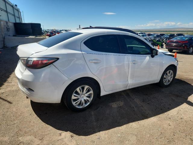 3MYDLBYV0KY522822 - 2019 TOYOTA YARIS L WHITE photo 3