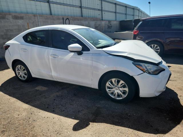 3MYDLBYV0KY522822 - 2019 TOYOTA YARIS L WHITE photo 4