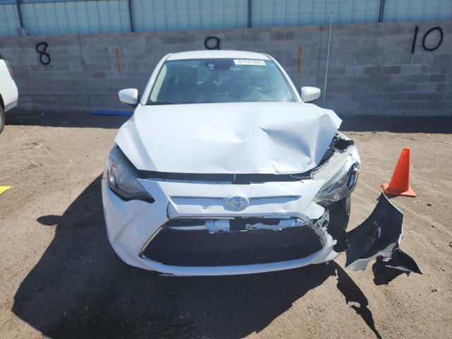 3MYDLBYV0KY522822 - 2019 TOYOTA YARIS L WHITE photo 5