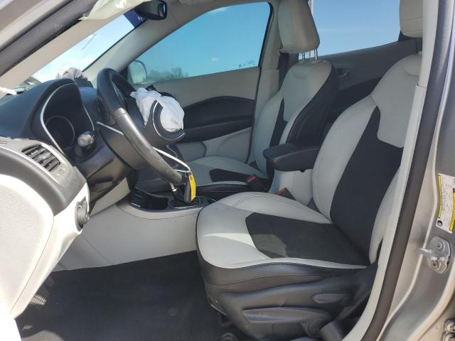 3C4NJCBB4KT706560 - 2019 JEEP COMPASS LATITUDE فضي صورة 7