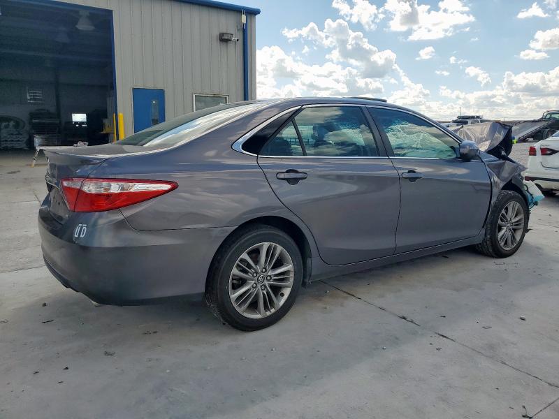 4T1BF1FK3HU307054 - 2017 TOYOTA CAMRY LE ნაცრისფერი ფოტო 3