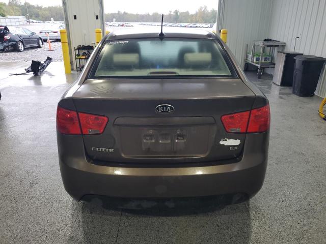 KNAFU4A29D5647377 - 2013 KIA FORTE EX BROWN photo 6