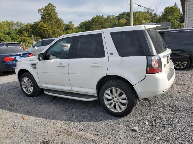 SALFP2BG8FH421267 - 2015 LAND ROVER LR2 SE WHITE photo 2