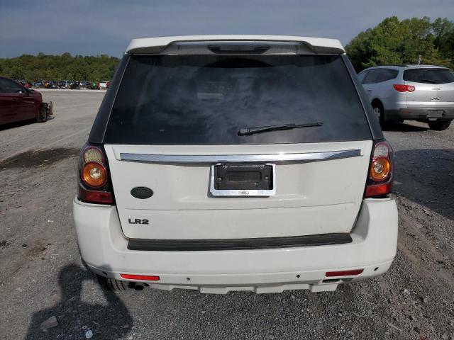 SALFP2BG8FH421267 - 2015 LAND ROVER LR2 SE WHITE photo 6