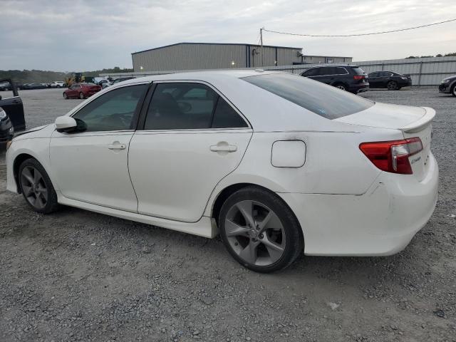 4T1BF1FK2CU632917 - 2012 TOYOTA CAMRY BASE WHITE photo 2