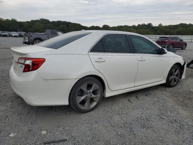 4T1BF1FK2CU632917 - 2012 TOYOTA CAMRY BASE WHITE photo 3