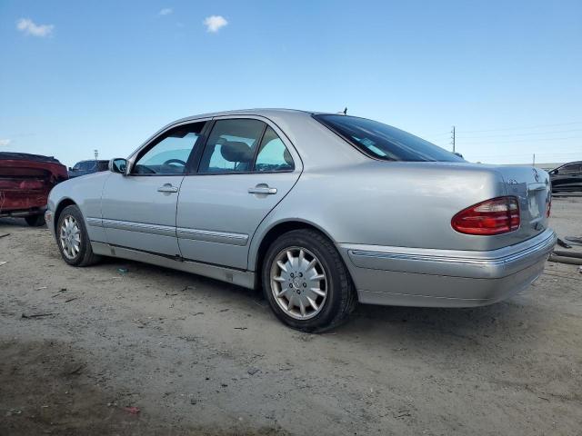 WDBJF65J41B243029 - 2001 MERCEDES-BENZ E 320 SILVER photo 2