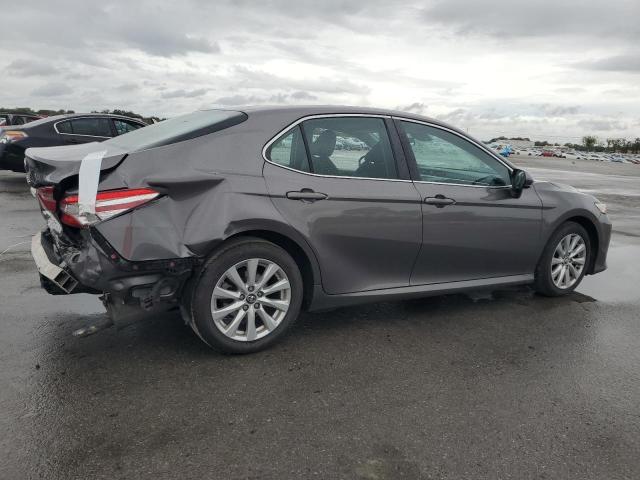 4T1B11HK3JU578844 - 2018 TOYOTA CAMRY L GRAY photo 3