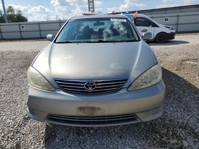 4T1BE32KX5U557200 - 2005 TOYOTA CAMRY LE 米色 照片 5