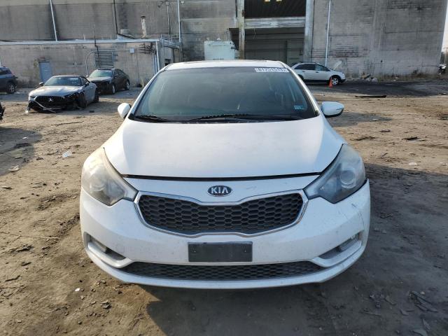 KNAFZ4A89E5204458 - 2014 KIA FORTE EX WHITE photo 5