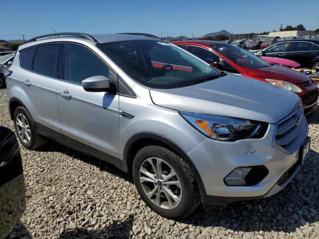 1FMCU9GD2JUC60548 - 2018 FORD ESCAPE SE Silber Foto 4