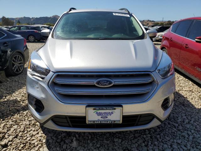 1FMCU9GD2JUC60548 - 2018 FORD ESCAPE SE Silber Foto 5