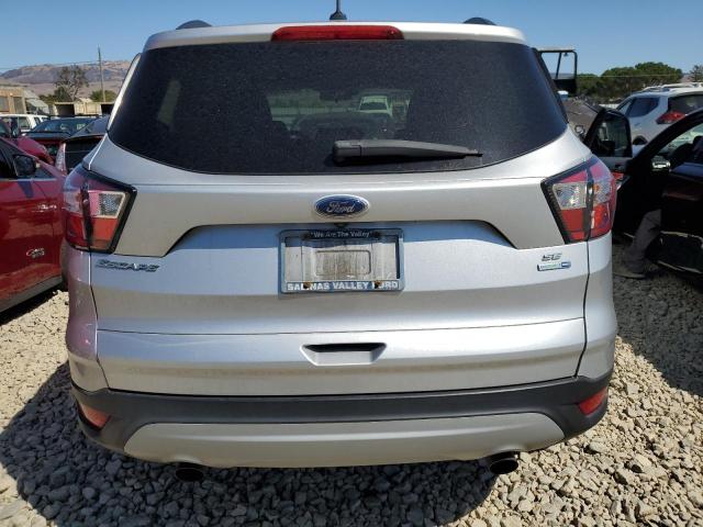 1FMCU9GD2JUC60548 - 2018 FORD ESCAPE SE Silber Foto 6