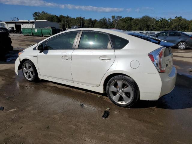 JTDKN3DU6F0396484 - 2015 TOYOTA PRIUS WHITE photo 2