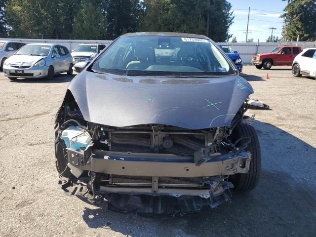 JTDKDTB34J1620058 - 2018 TOYOTA PRIUS C ნაცრისფერი ფოტო 5