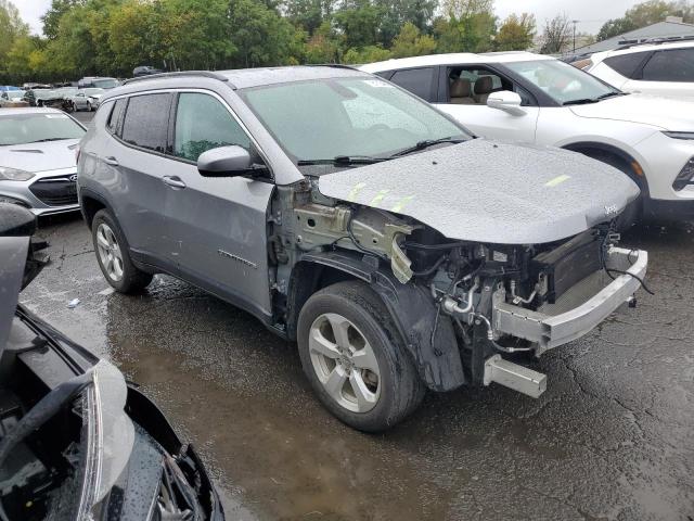 3C4NJDBB6KT760870 - 2019 JEEP COMPASS LATITUDE 银色 照片 4