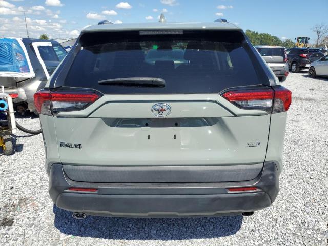 2T3W1RFV1MW121720 - 2021 TOYOTA RAV4 XLE GRAY photo 6