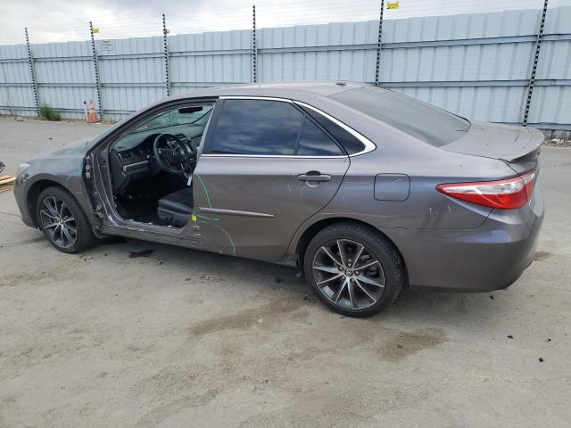 4T1BK1FK6HU582588 - 2017 TOYOTA CAMRY XSE GRAY photo 2