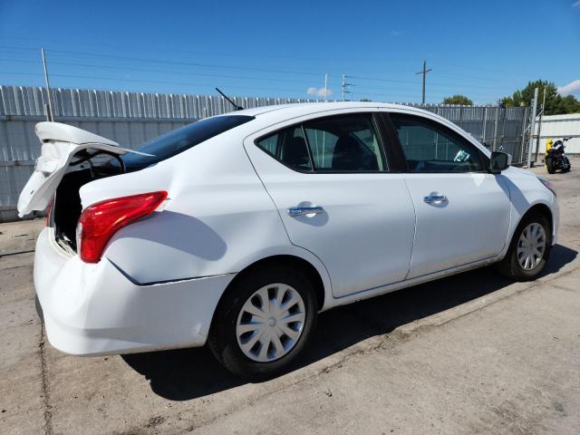 3N1CN7AP0JK394583 - 2018 NISSAN VERSA S Biały zdjęcie 3