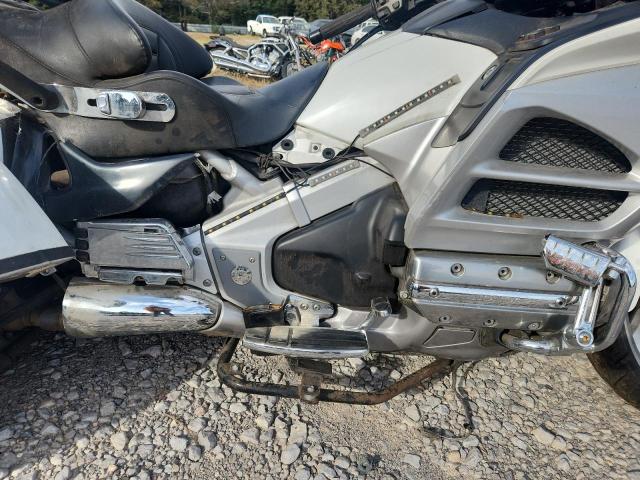 JH2SC68G4CK002080 - 2012 HONDA GL1800 WHITE photo 2