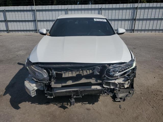 1HGCV1F38JA056335 - 2018 HONDA ACCORD SPORT WHITE photo 5
