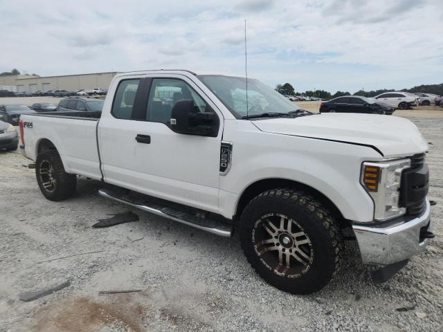 1FT7X2A6XKEF63264 - 2019 FORD F250 SUPER DUTY WHITE photo 4
