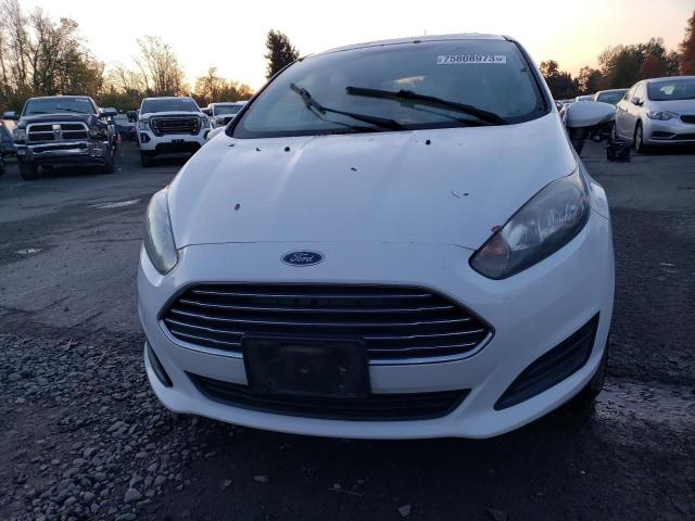 3FADP4EJ7FM146655 - 2015 FORD FIESTA SE WHITE photo 5