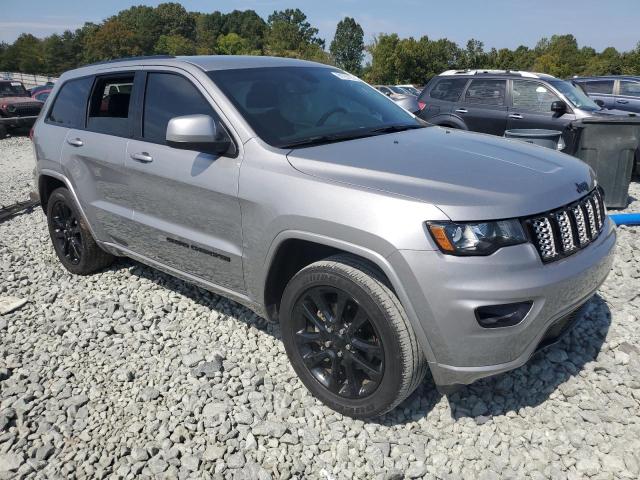 1C4RJEAG7KC857043 - 2019 JEEP GRAND CHER LAREDO SILVER photo 4