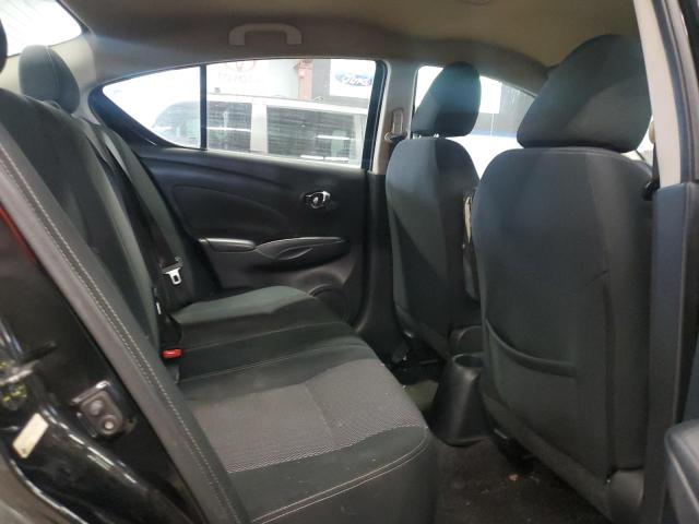 3N1CN7AP6JL803521 - 2018 NISSAN VERSA S أسود صورة 10