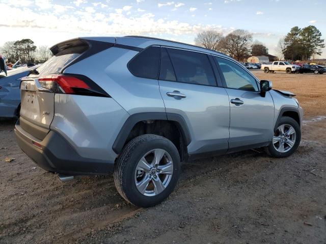 2T3W1RFV0NW201155 - 2022 TOYOTA RAV4 XLE SILVER photo 3