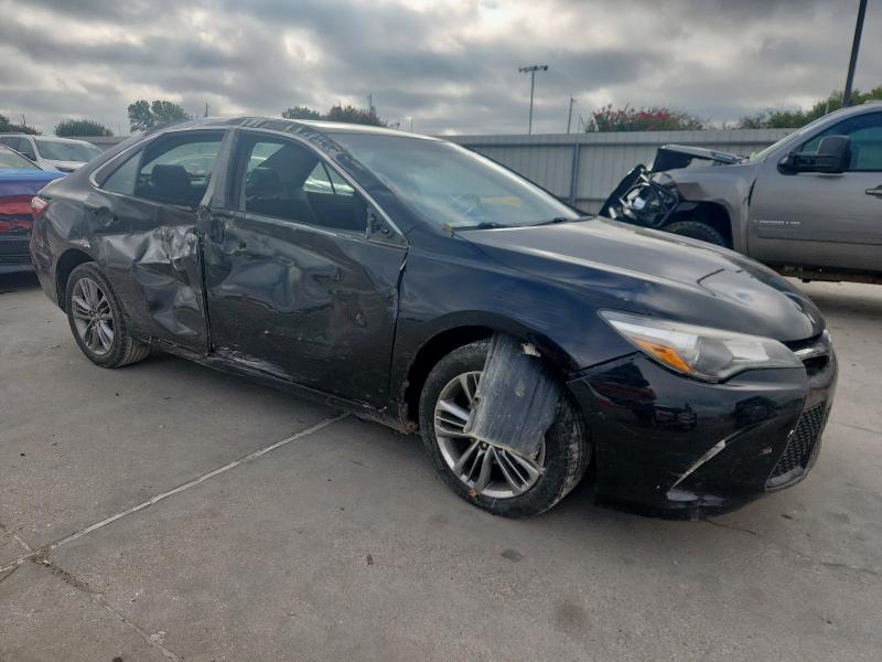 4T1BF1FK5HU387618 - 2017 TOYOTA CAMRY LE Schwarz Foto 4